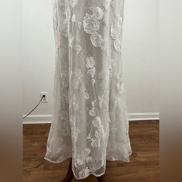 Willowby by Watters Aileene Wedding Dress - Picture 4 of 15